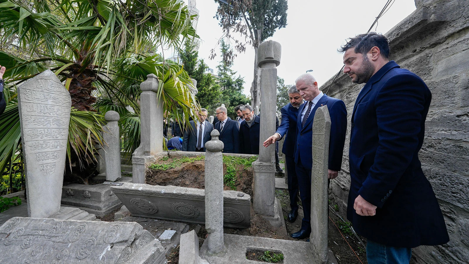 Eylemlerde zarar gören camiyle ilgili Vali Gül, CHP İl Başkanı ve İBB'den açıklama