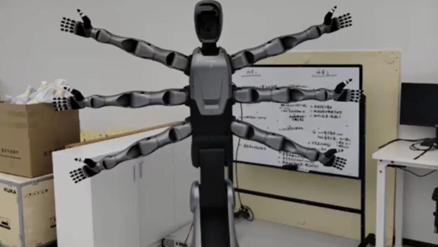 Dünyanın ilk altı kollu tekerlekli insansı robotu tanıtıldı: Miro U