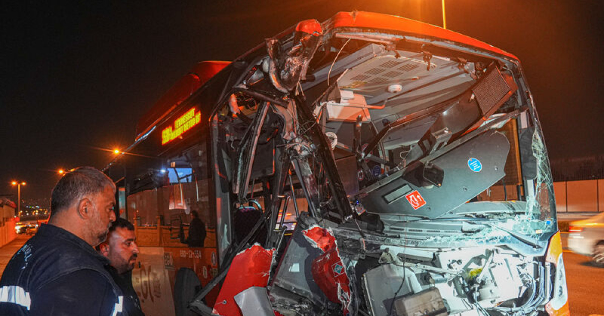 24 Yaralı! Otobüs Üst Geçide Çarptı - Son Dakika Habertürk