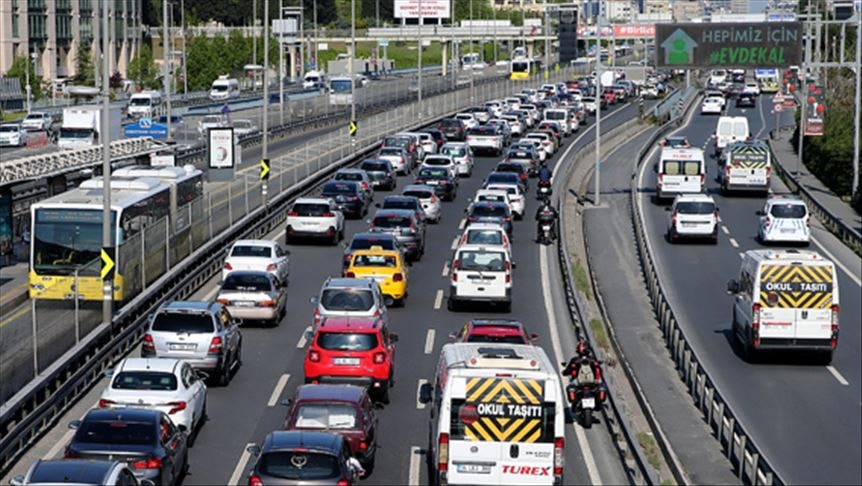 İstanbul tıklım tıklım doldu! Yoğunluk ağızları açık bıraktı