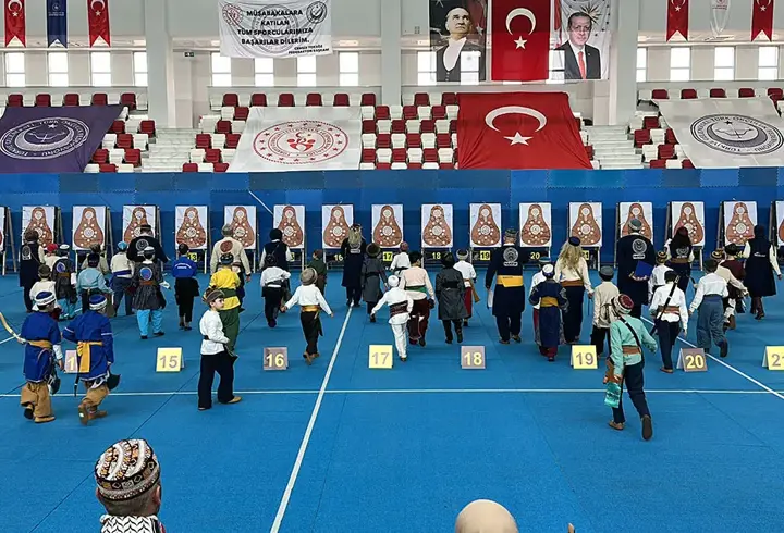 Kütahya’da Geleneksel Türk Okçuluğu şöleni başladı