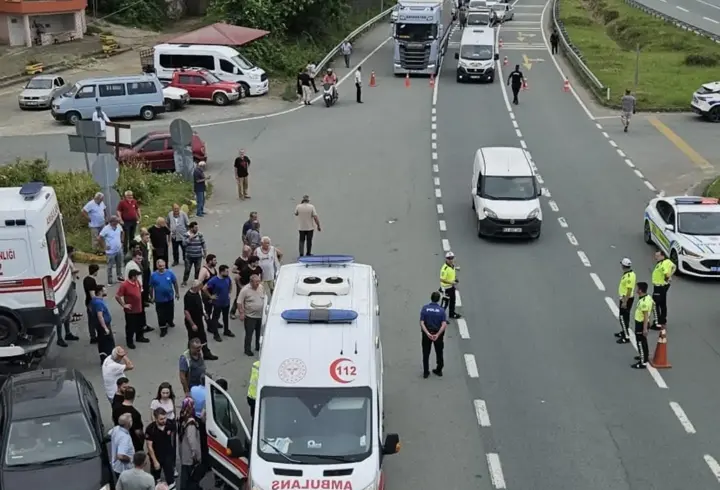 Rize’de dereye düşüp, takla atan 2 otomobilde; 1’i ağır 9 yaral