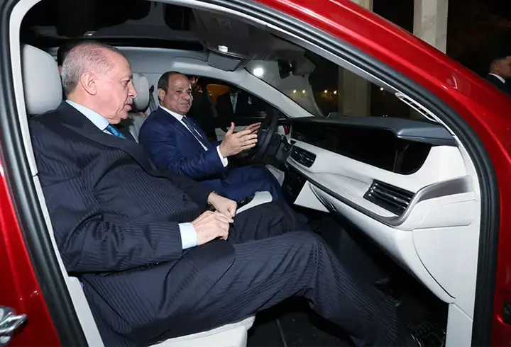 Cumhurbaşkanı Erdoğan, Sisi'ye Togg hediye etti