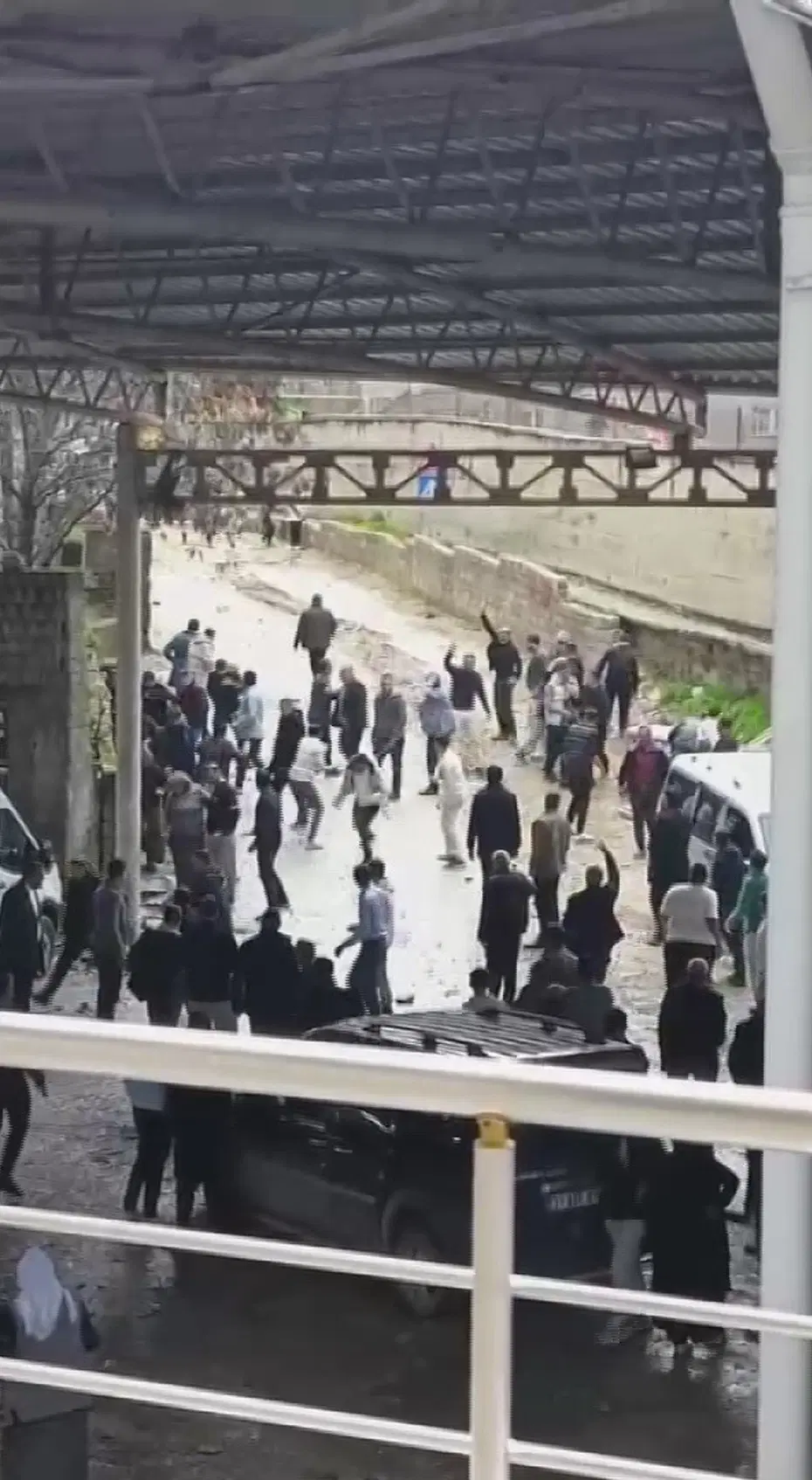 Bayram günü mahalle kavgası: 3 ölü, 22 yaralı 