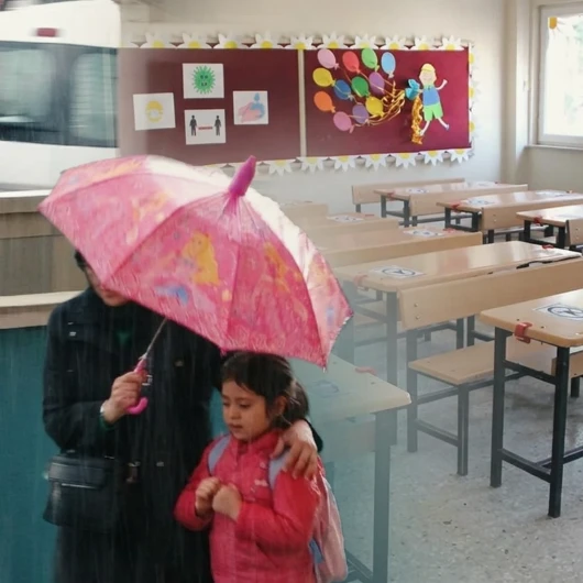 Yarın Okullar Tatil Mi?16 Ekim Cuma İstanbul'da Okullar Tatil Mi? Valilikten Son Dakika Açıklaması