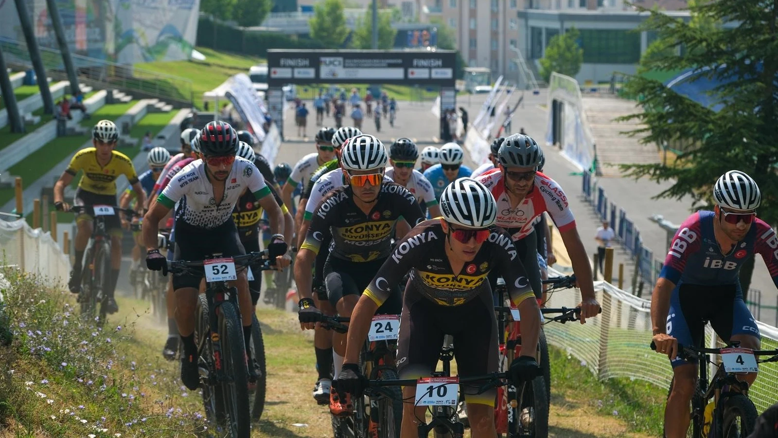 Sakarya'da nefes kesen şampiyona: Genç pedallar zirve için yarıştı