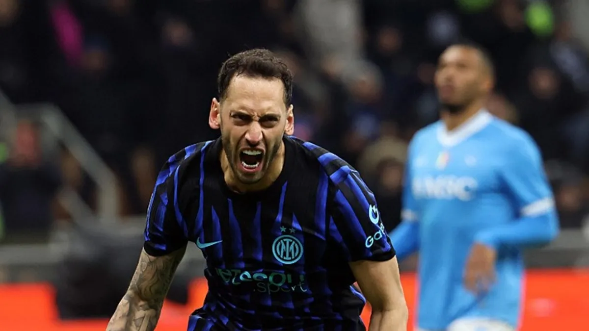 Hakan Çalhanoğlu Napoli fileleri havalandırdı! İşte o gol