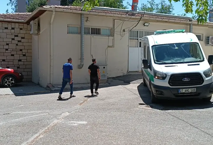 Gaziantep’te otomobiller çarpıştı: 3 ölü, 3 yaralı