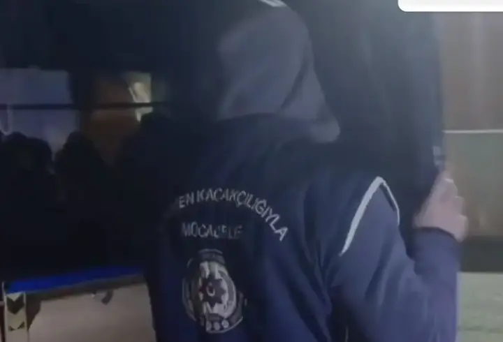 Hatay'da 10 kaçak göçmen yakalandı; sürücü tutuklandı