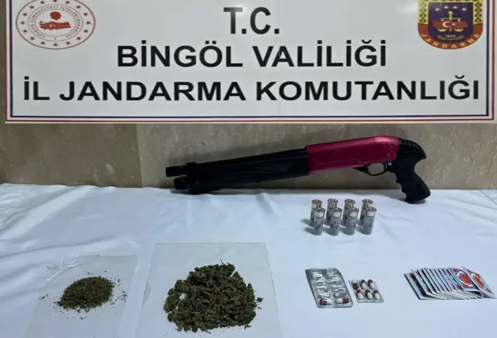 Bingöl’de jandarma operasyonunda uyuşturucu ve ruhsatsız silah ele geçirildi