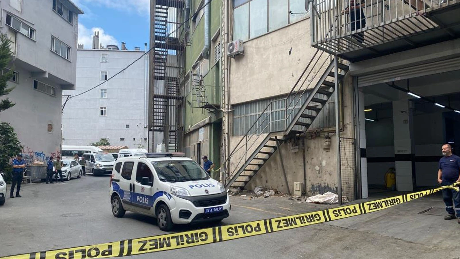 Ümraniye'de iş merkezinde korkunç kaza: 1 işçi hayatını kaybetti