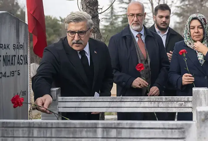 Bayrak Şairi Arif Nihat Asya vefatının 51. yılında kabri başında anıldı
