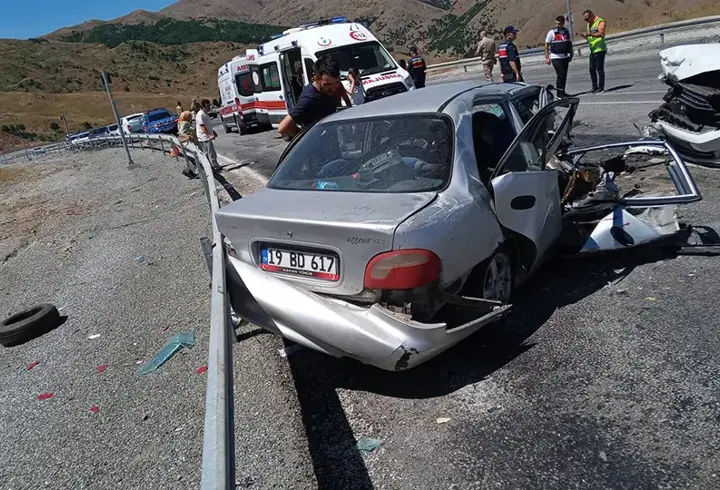 Erzincan'da feci kaza: 3 ölü, 6 yaralı