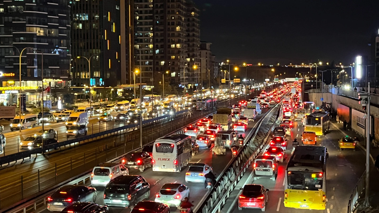 İstanbul'da trafik çilesi! Yüzde 80'e ulaştı
