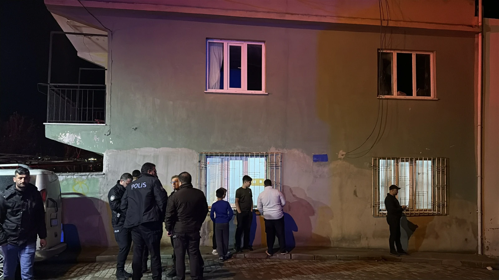 Aydın'da korkutan yangın! İki kardeş dumandan etkilendi