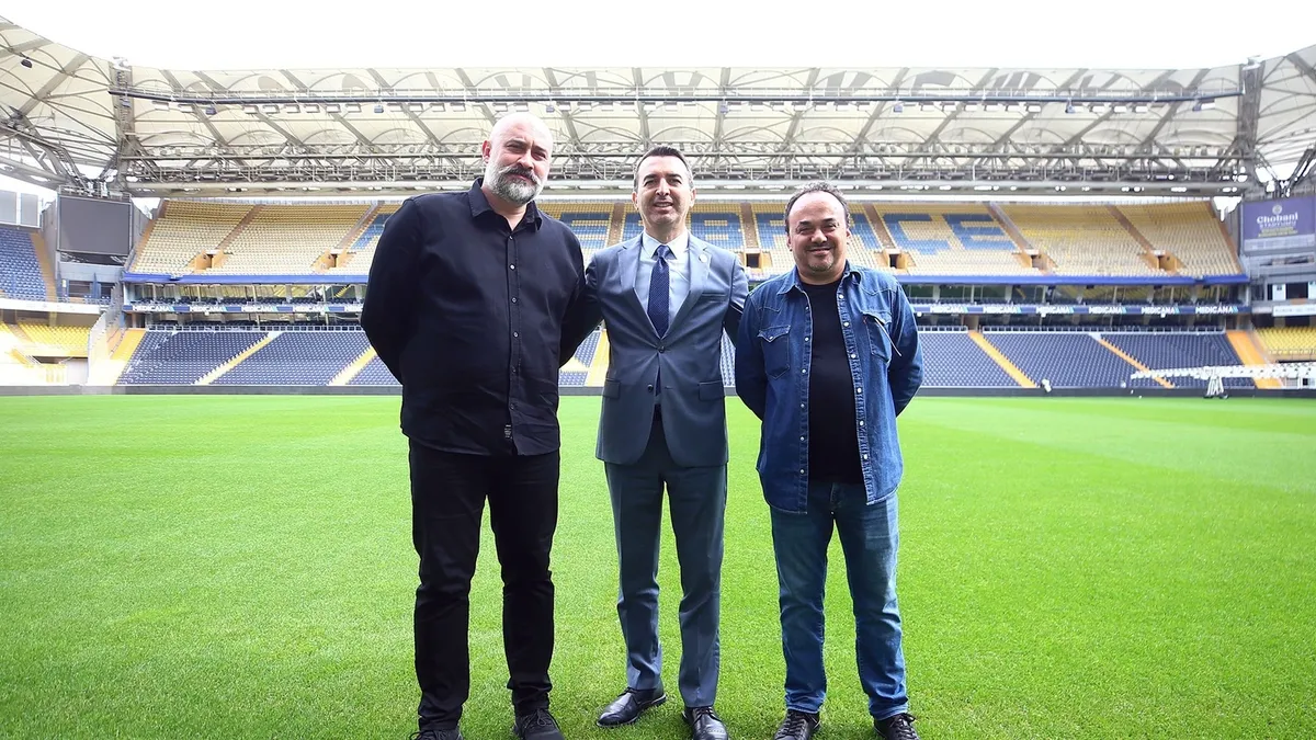 Chobani Stadı'nda hibrit çim yenileme işlemi yapıldı