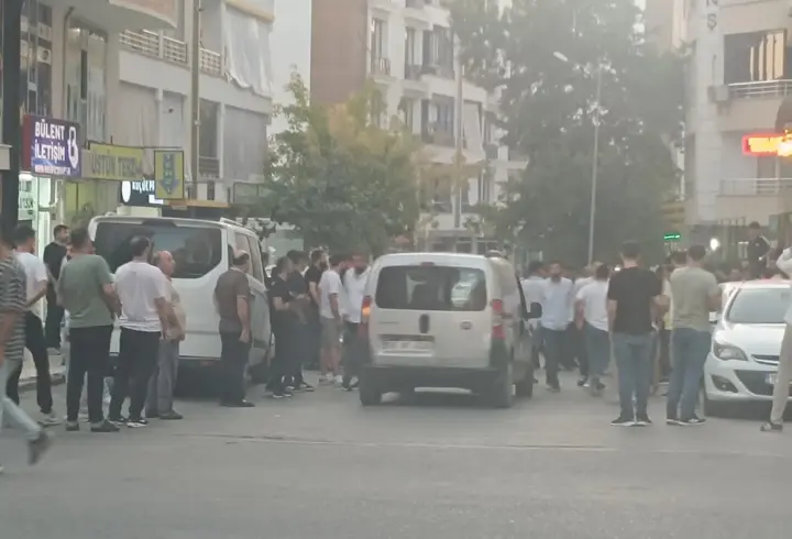 Kırtasiyesini kapatırken maskeli kişilerin silahlı saldırısında yaralandı