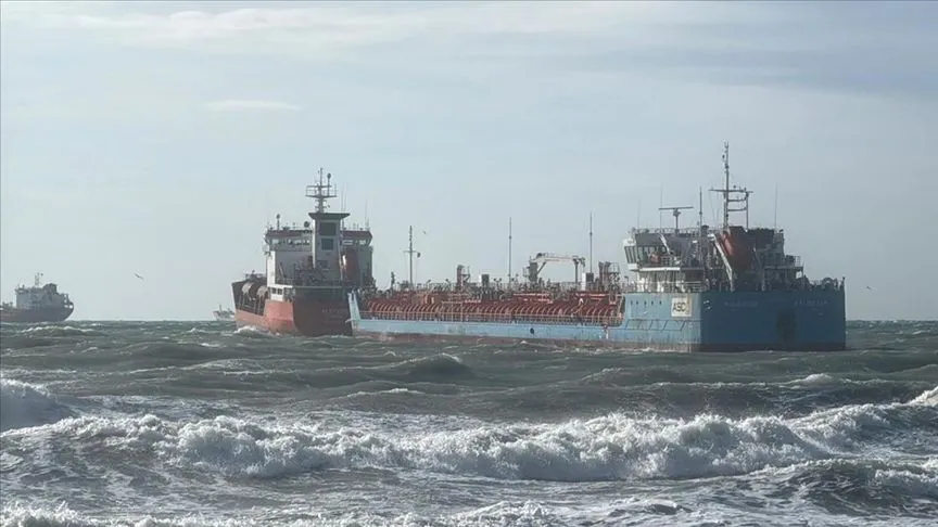 İstanbul Küçükçekmece açıklarında iki tanker birbirine temas etti