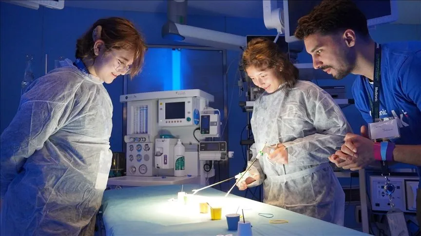 Medtronic, Darüşşafaka öğrencilerini sağlık teknolojileriyle buluşturdu