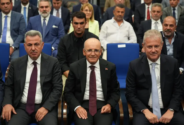 Hazine ve Maliye Bakanı Mehmet Şimşek İzmir iş dünyasıyla buluştu