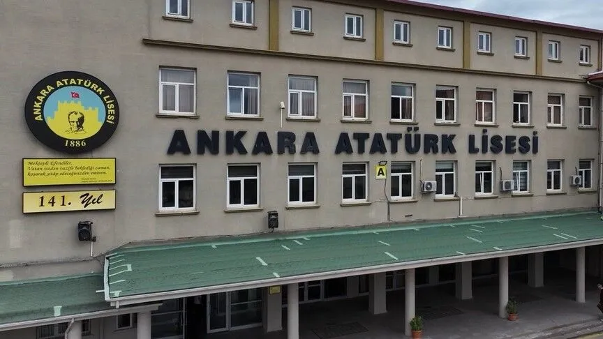 "Atatürk" Adının Verildiği İlk Lise, 141 Yıldır Eğitim Meşalesini Taşıyor