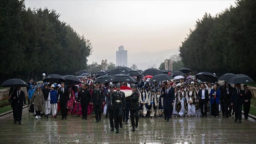 Dünya çocukları Anıtkabir ve TRT'yi ziyaret etti