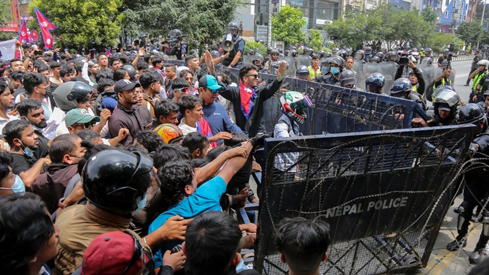 Nepal Başbakanı Oli, 19 kişinin öldüğü protestolar nedeniyle istifa etti