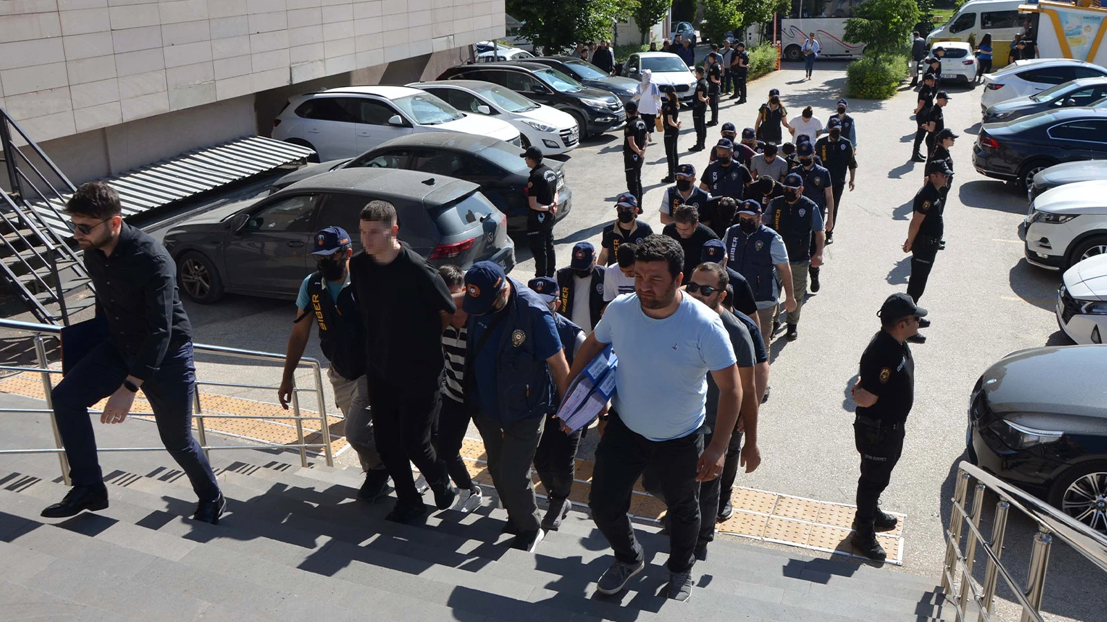 Eskişehir merkezli 3 ilde yüksek kar vaadiyle dolandırıcılık operasyonu
