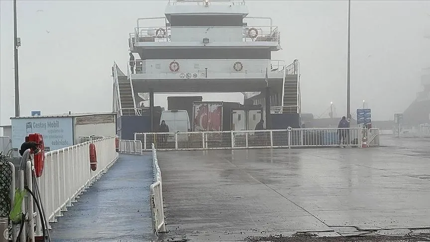 Çanakkale Boğazı sis nedeniyle transit gemi geçişlerine kapatıldı
