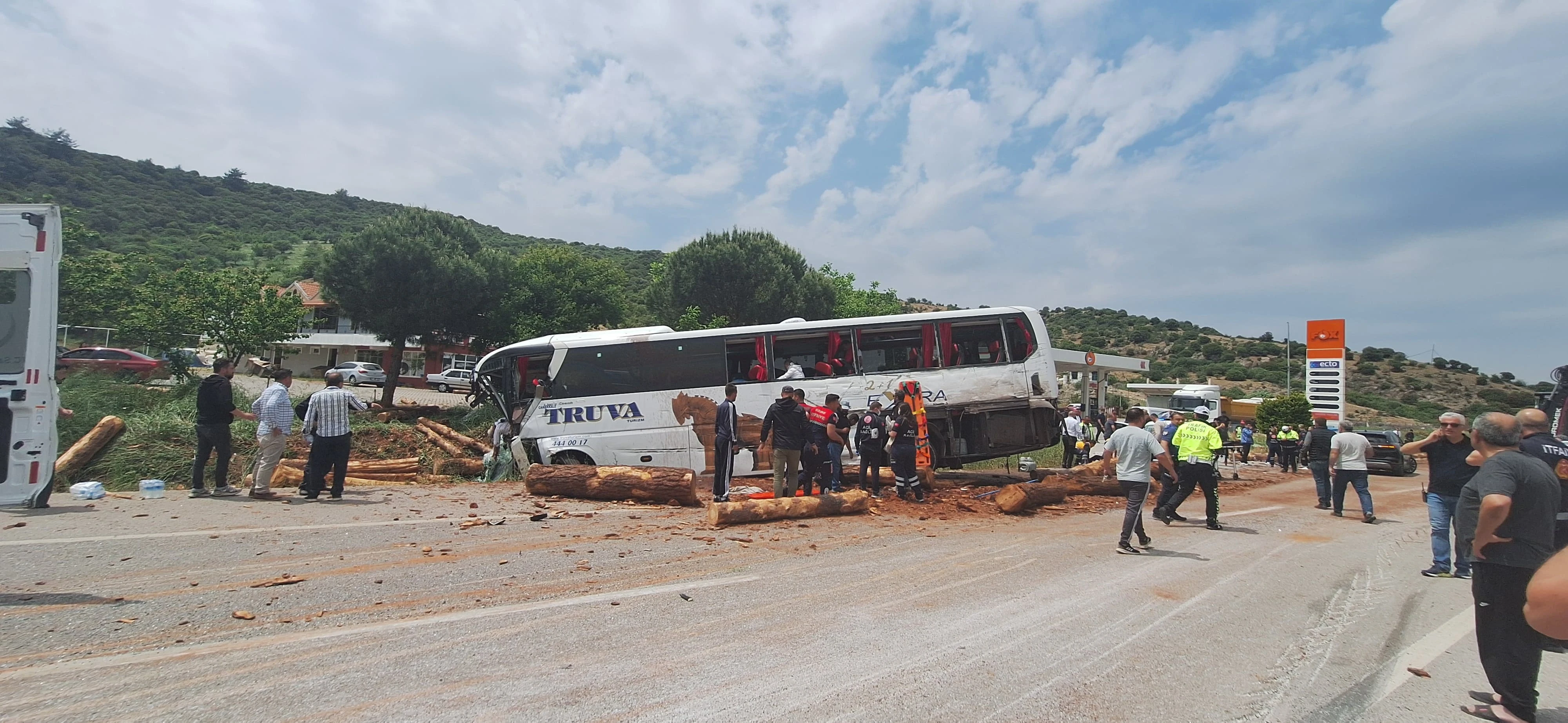 Çanakkale’de otobüs kazası: 6 ölü, çok sayıda yaralı