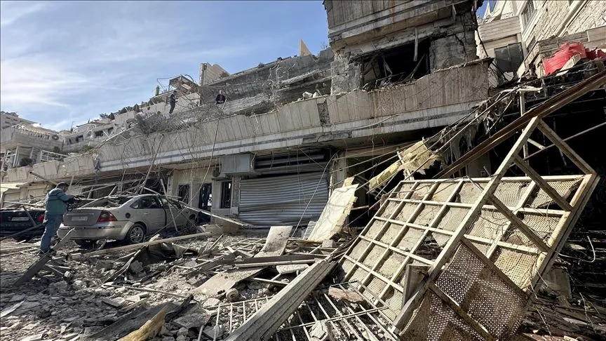 İsrail, Suriye'ye 5 savaş uçağıyla hava saldırıları düzenledi