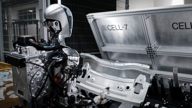 BMW fabrikasında test edilen insansı robot için yeni video geldi