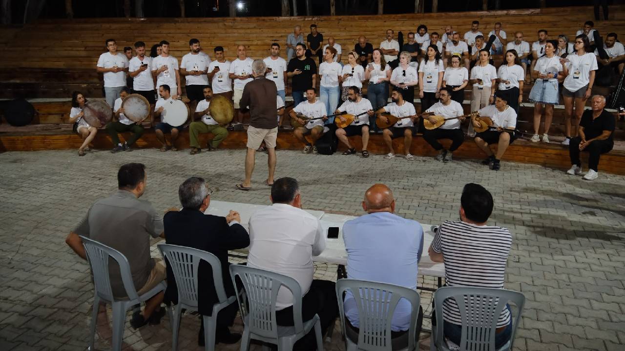 Adana’da 60 genç müzisyen halk müziği kampında buluştu