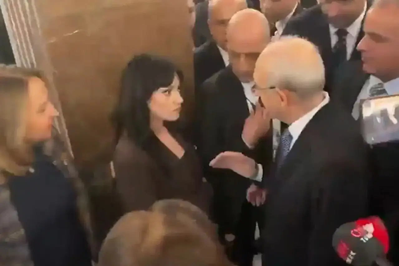 Kılıçdaroğlu'nun Korumasından Çgd Ankara Şube Yöneticisi Gazeteci Bala Ateş Irmak'a Fiziki Müdahale