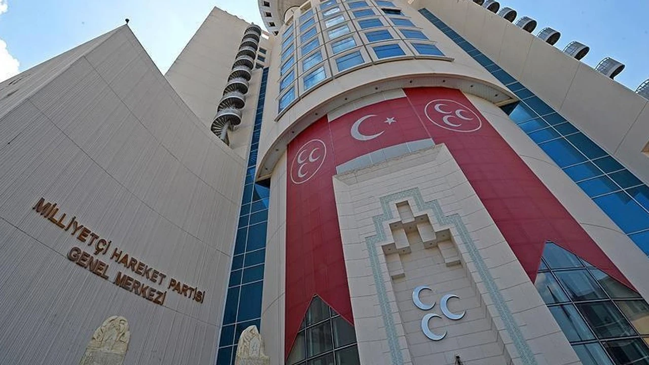 MHP'de 2 il teşkilatını daha feshetti