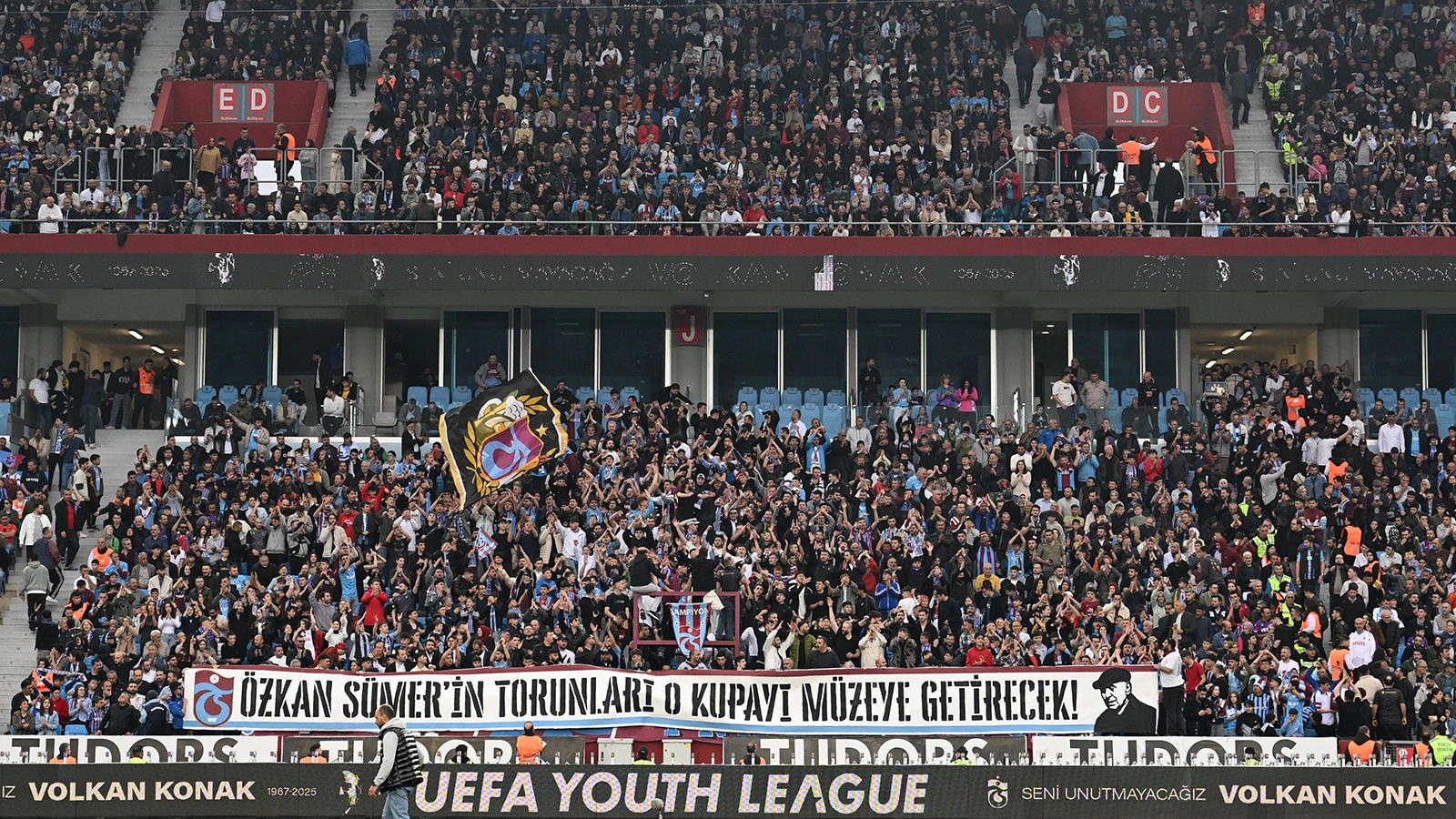 Trabzonspor taraftarı, UEFA Gençlik Ligi'nde rekor kırdı