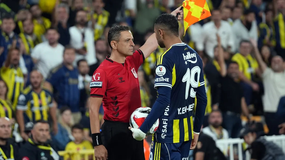 Fenerbahçe son dakikada penaltı bekledi! İşte o pozisyon