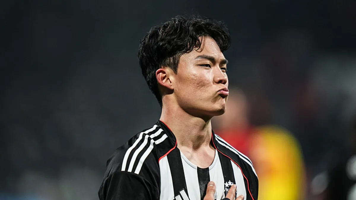 Beşiktaş’ta Hyeon-gyu Oh için imza günü düzenlendi