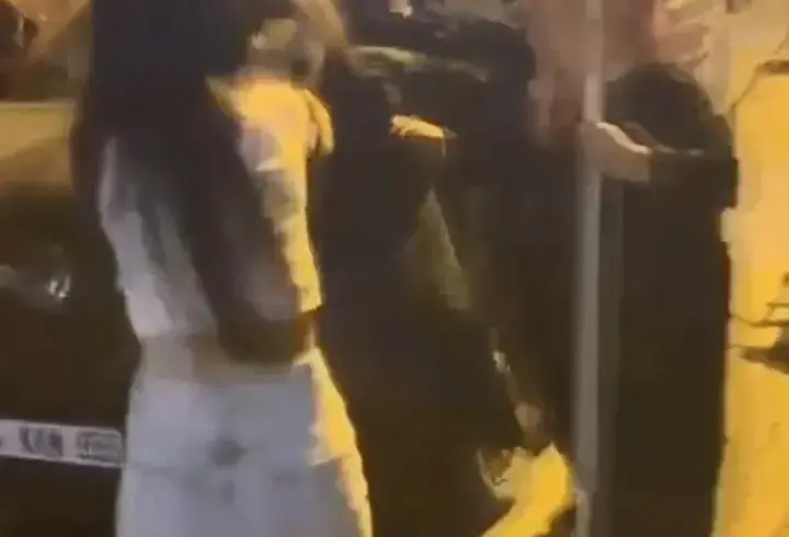 Sokak ortasında kadına şiddet: Mahalle ayağa kakltı