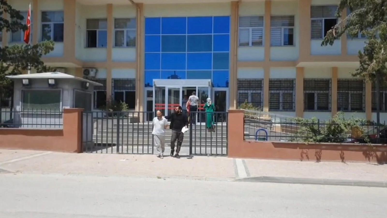 Annesini bıçaklayarak katletmişti, tedavi gördüğü hastanede öldü