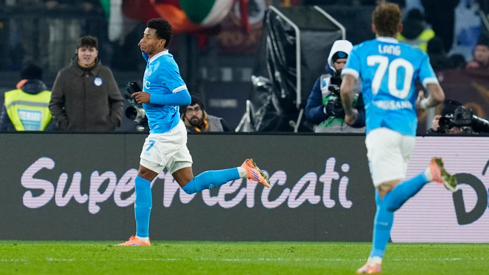 Serie A'daki 6 puanlık maçta Napoli, Roma'yı yaktı