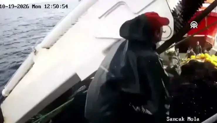 Teknede Can Pazarı! Vinç Ve Makara Sistemi Üzerlerine Devrildi: 1 Ölü