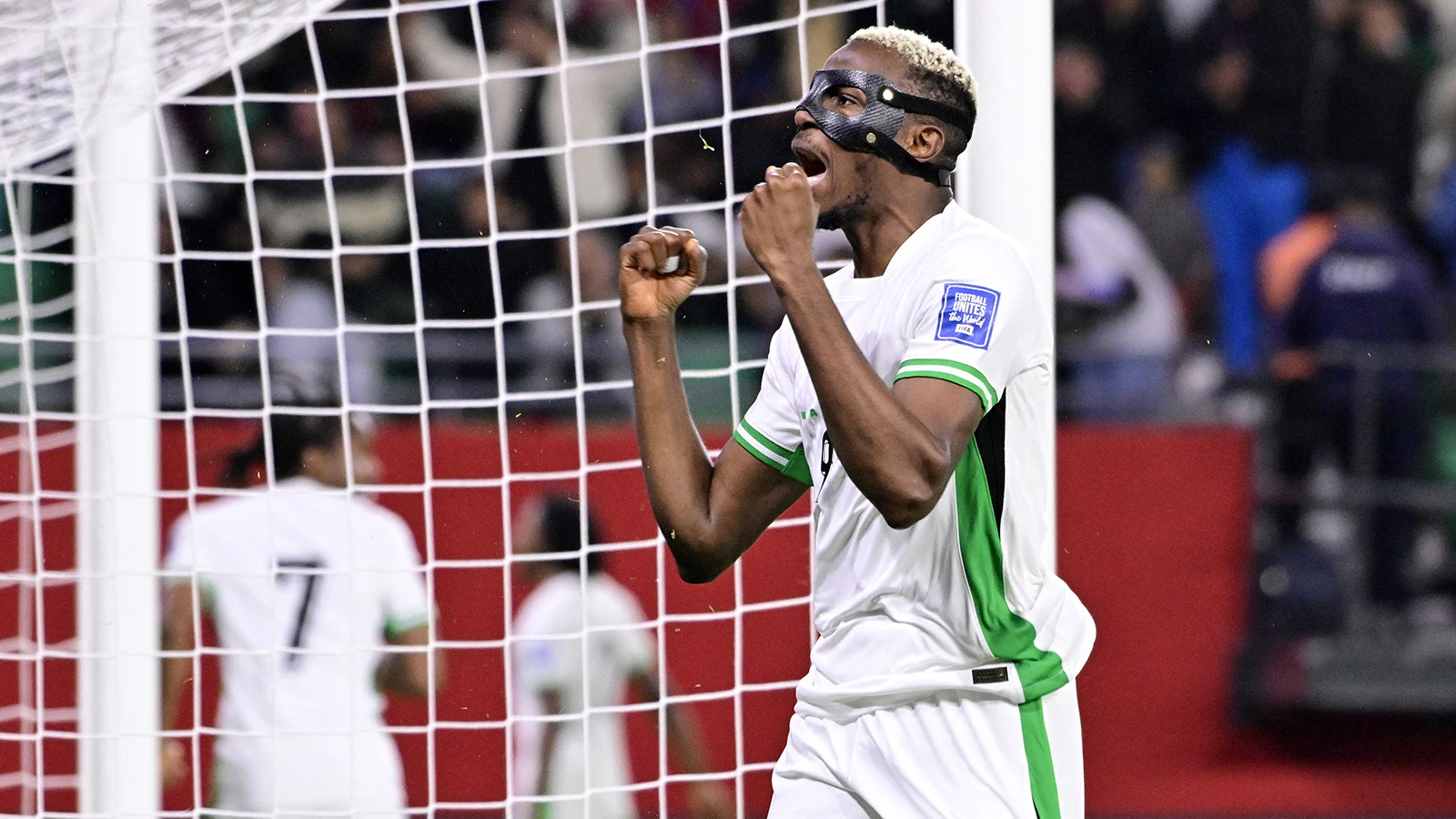 Victor Osimhen şoku! Gözyaşları içinde sahayı terk etti