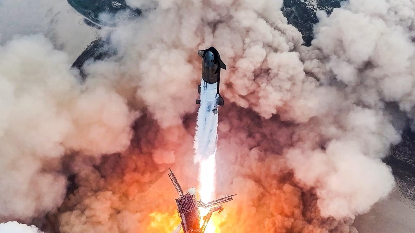 Elon Musk, Ay'a odaklanmak için Mars planlarını erteledi