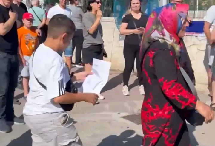 Sınava geç kalan öğrencilerin imdadına polis ekipleri yetişti