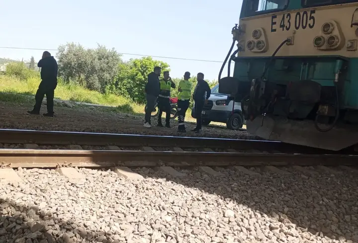 Toprakkale’de trenin çarptığı kişi yaralandı