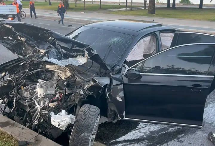 Kartal’da iki otomobil çarpıştı: 1’i ağır 3 yaralı
