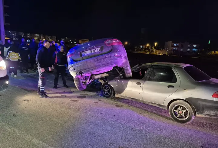 Mardin’de otomobil park halindeki aracın üzerine çıktı: 1 yaralı