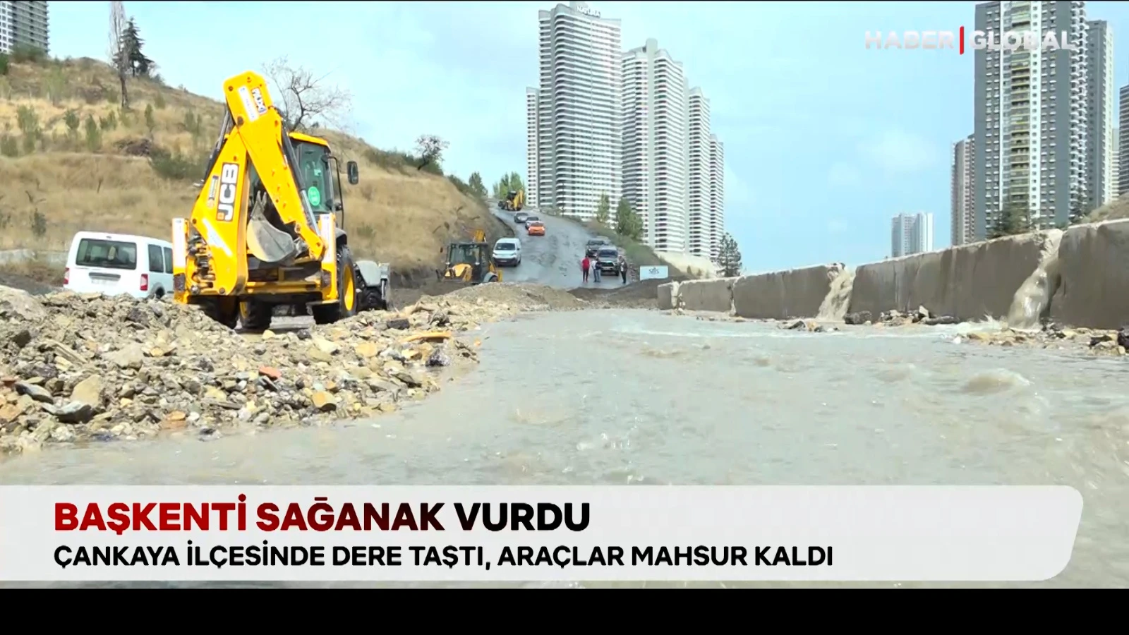 Başkenti sağanak vurdu: Çankaya ilçesinde dere taştı, araçlar mahsur kaldı