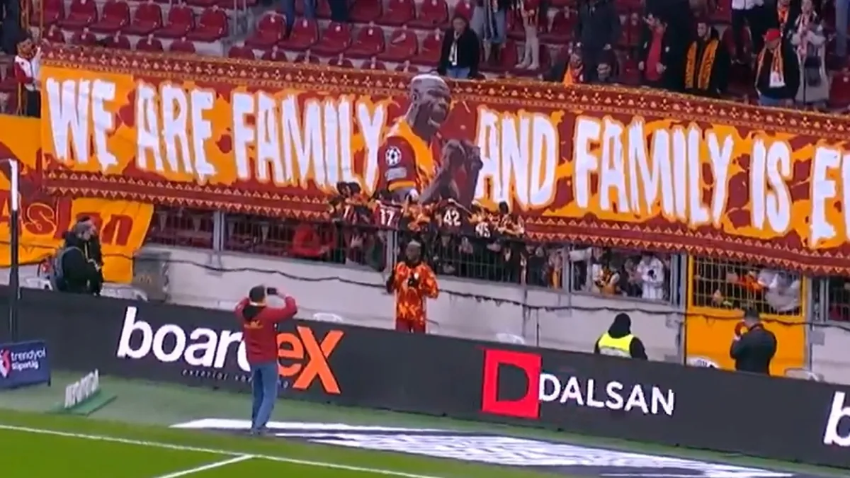 Galatasaray taraftarından Osimhen'e özel pankart